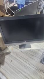 All In One HP G1 i5 6TH RAM 8GO disque dur 256ssd écran 22" - Image 2